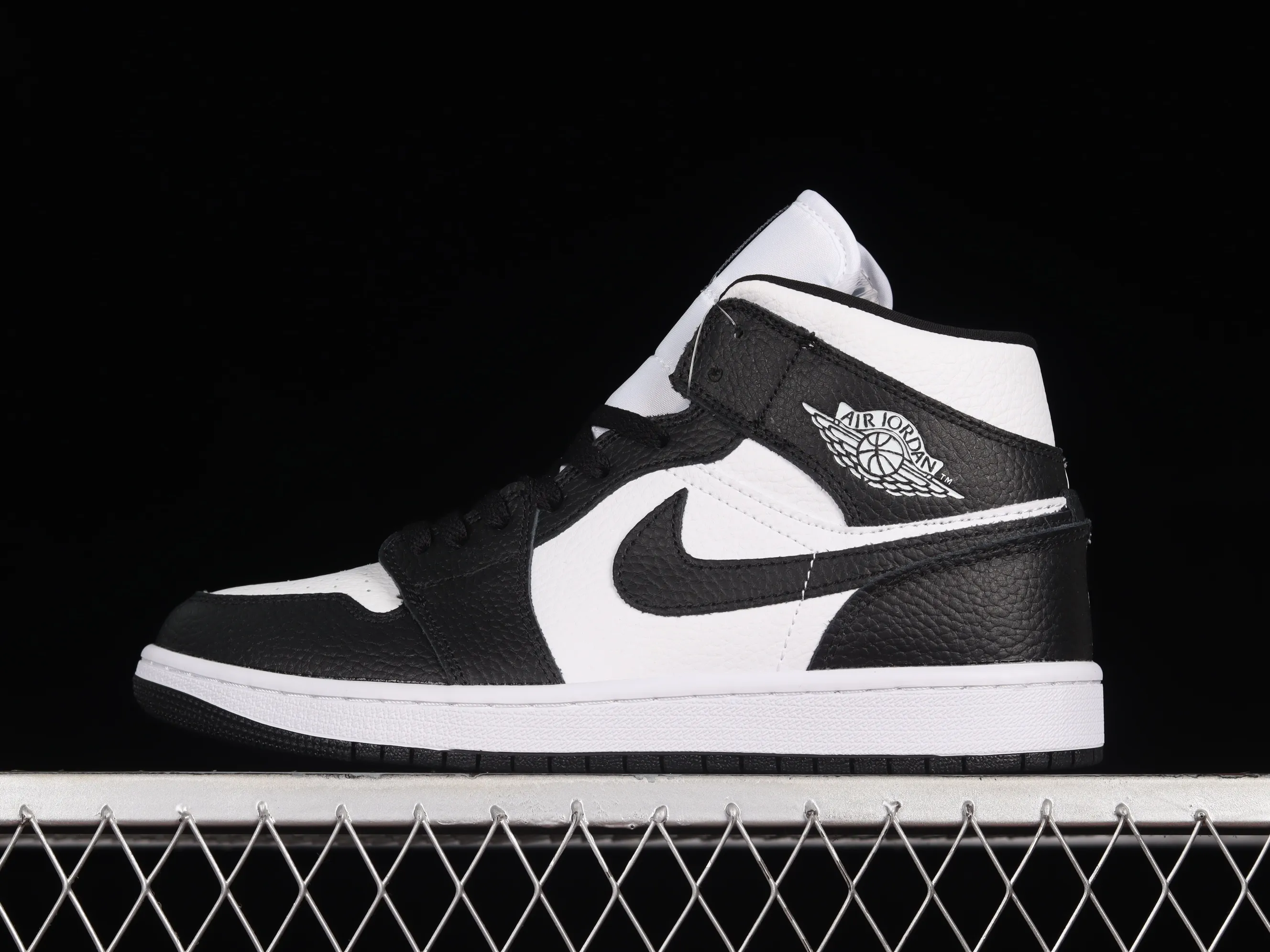 All Categories Air Jordan Jordan Series Basketball Shoes Air Jordan 1 Mid Air Jordan 1 Mid "Homage" AJ1 Joe 1 Black and White Panda China Basketball Shoes DR0501-101